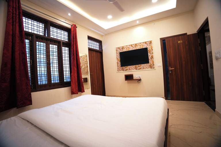 Room 5, Hotel Maruti Nandan, Varanasi