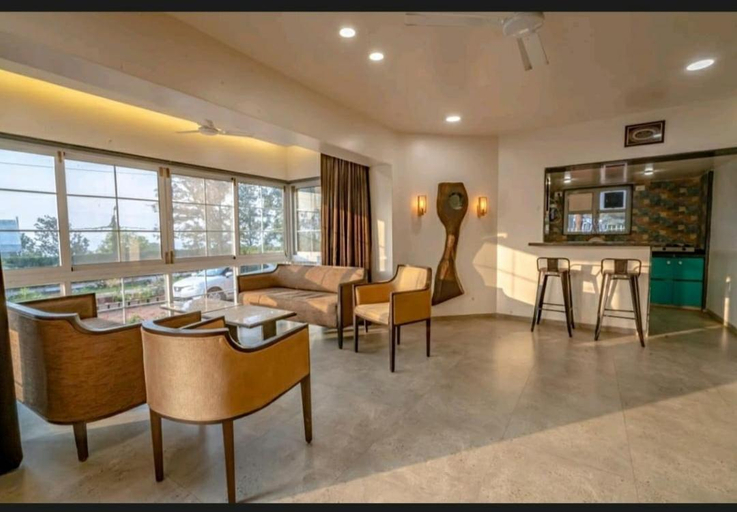 4, Leo villa, Satara