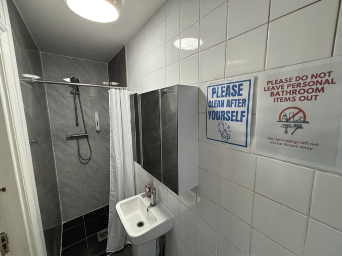 Bathroom 5, Gassiot House, London