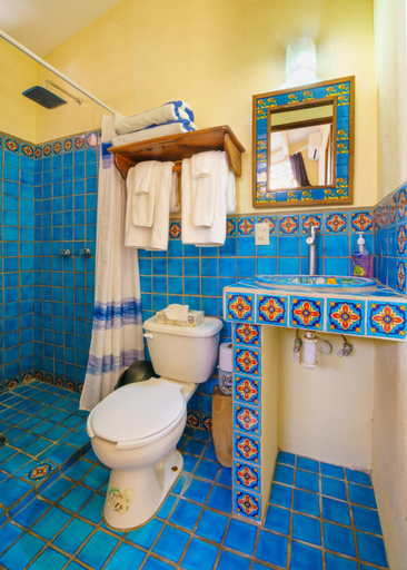 Bathroom 3, Hotel Casamar Suites, Dist. Pochutla