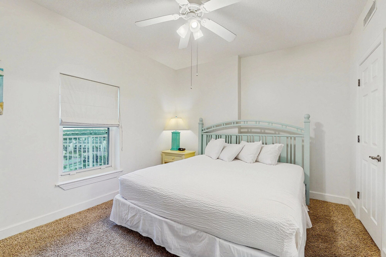 Room 3, Tropic Winds 1003, Bay
