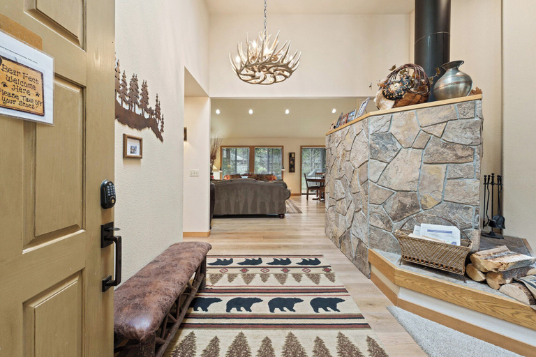 Interior 4, Summit View 5, Deschutes