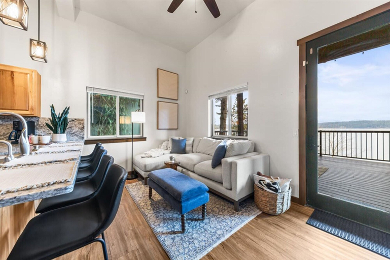Room 3, Deja View - Lower Unit, Kootenai