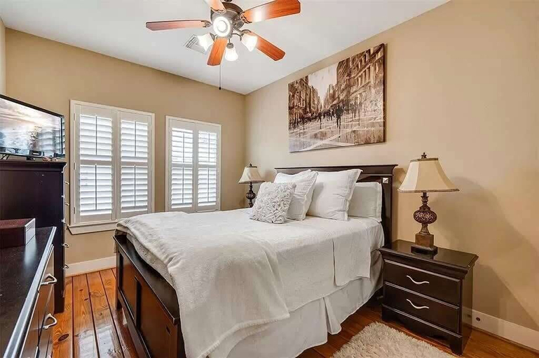 Interior 3, 3BR Home With Power, Wifi & Hot Tub, Houston