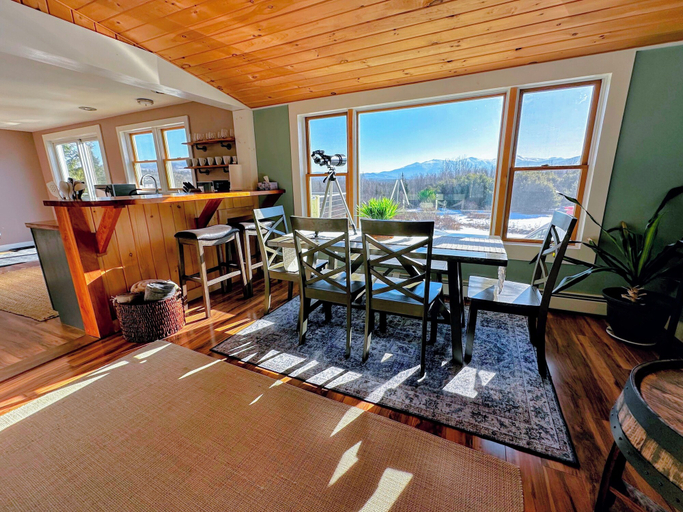Interior 5, 64J Stunning Views, Coos