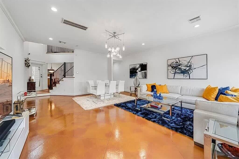 Interior 4, 3BR Home With Power, Wifi & Hot Tub, Houston