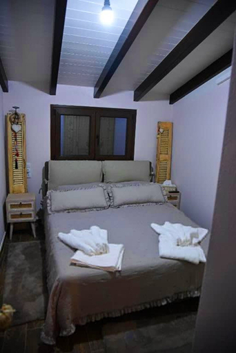 Room 4, Arta Wood Stone Traditional Villa Central Stay, Epirus
