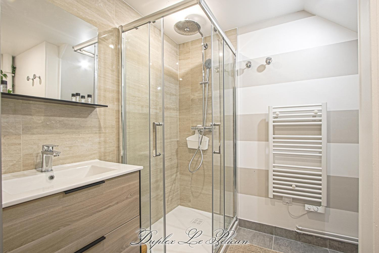 Bathroom, La Venelle des Greniers à Sel, Calvados