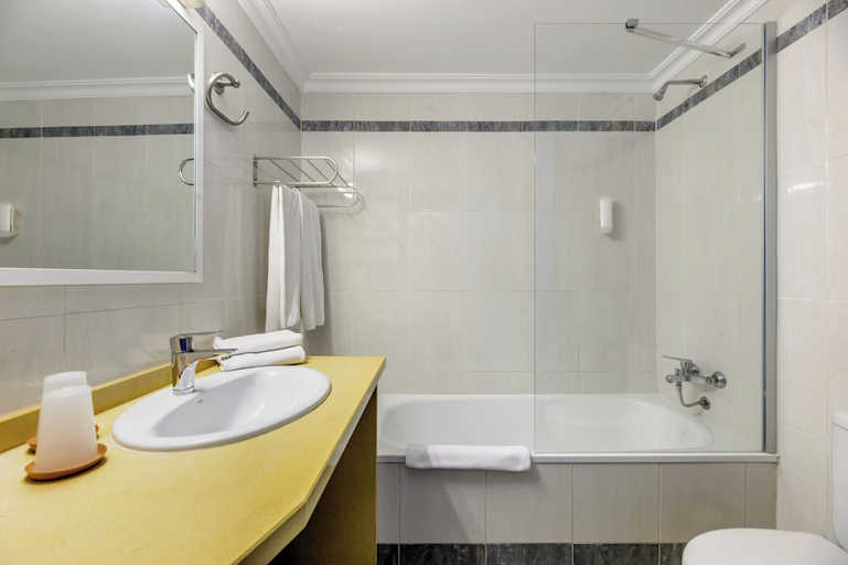 Bathroom 4, Apartamentos Vibra Tivoli, Baleares