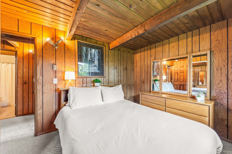 Bedroom 4, Cabin On The Lake in Harrison, Kootenai