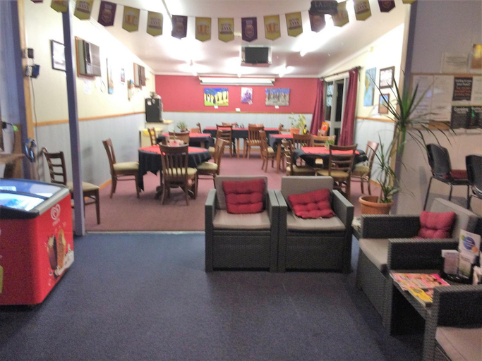 Others 2, Bluff Hotel, Duaringa