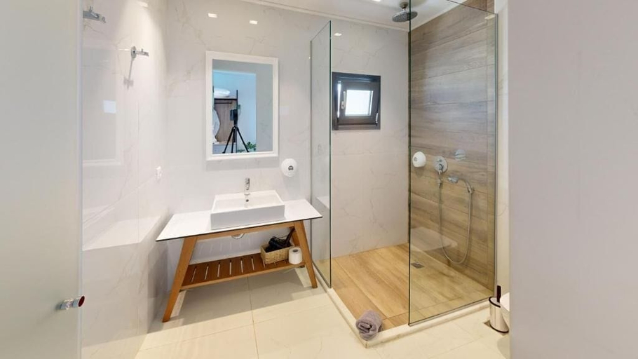 Bathroom 4, Maritime Suites, Crete