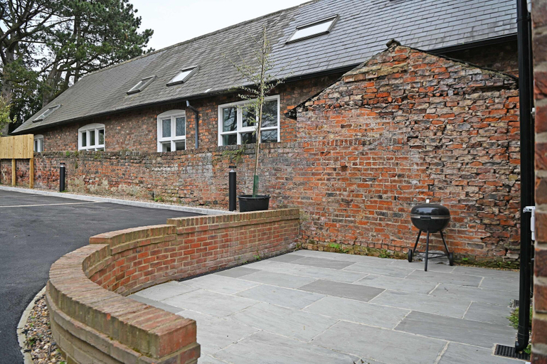 Room 4, The Green - Stylish Home Sleeps 6 With Parking, York