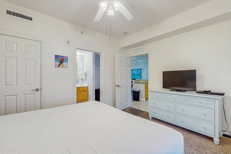 Room 2, Tropic Winds 1003, Bay