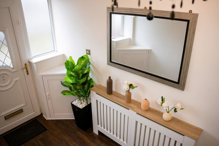 Room 5, Modern Spacious 4-bedroom Residence in Crumpsall, Manchester