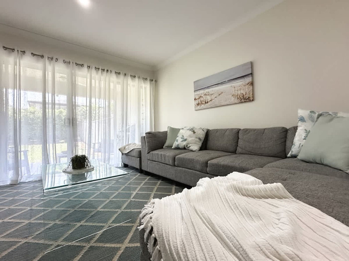 Room 2, The Nook - Pet Family-friendly 4-bedroom, Cairns
