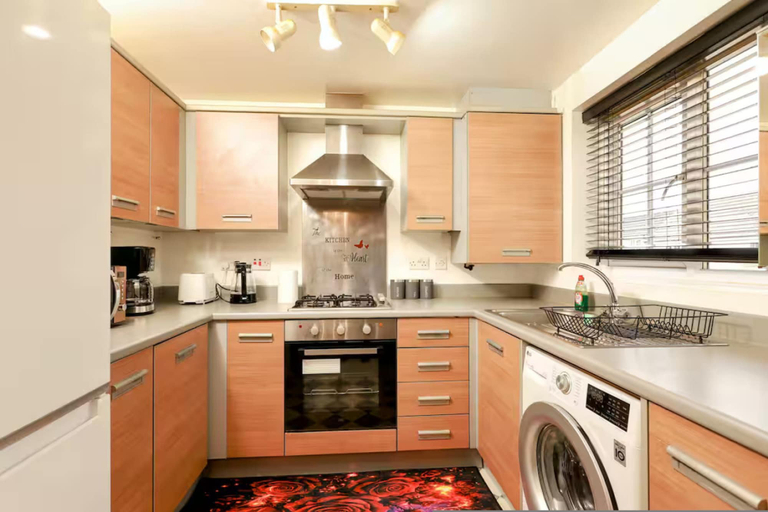 Room 2, Stylish 2BR Apartment Parking PS5 Wifi, Blackburn with Darwen