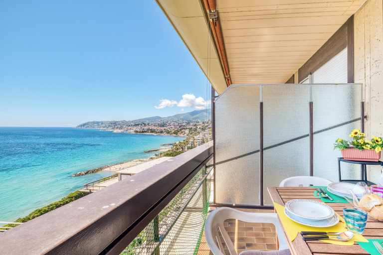 Outdoor dining 4, Casa 3 Ponti With Sea-view Balcony and Parking, Imperia