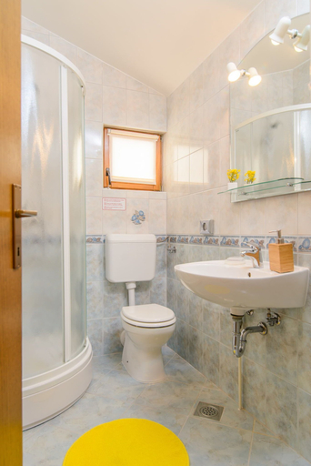 Bathroom 4, Apartments Dubravka, Okrug
