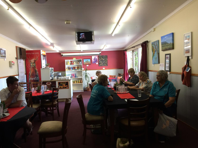 Food & Drinks, Bluff Hotel, Duaringa
