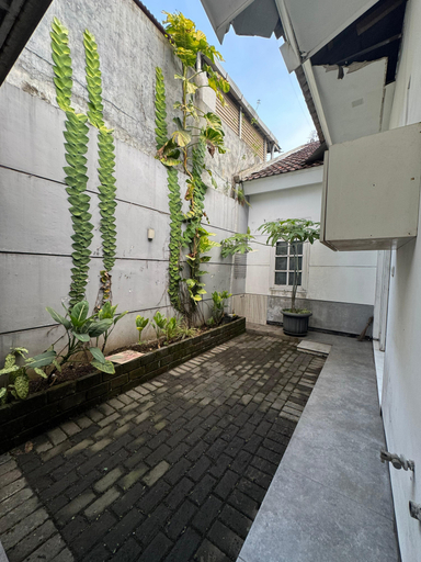 Exterior 3, Tourify Guest House, Malang
