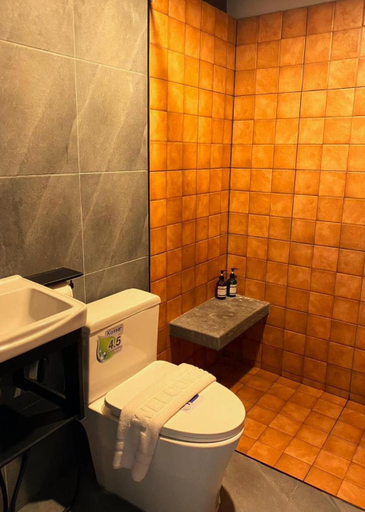 Bathroom, Makai NAP, Thai Mueang