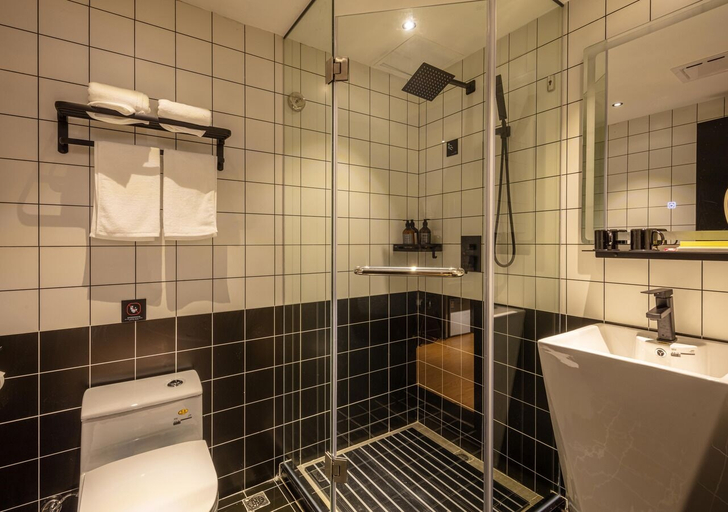 Bathroom 4, IForest hotel - Shanghai People's Square, Shanghai