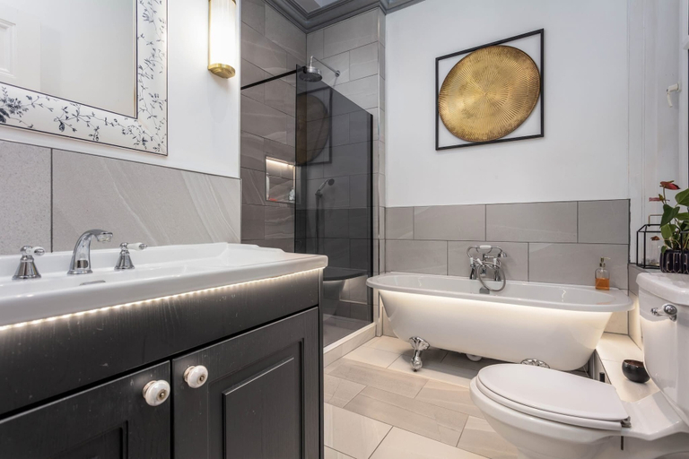 Bathroom 5, Seaview Villa, South Ayrshire