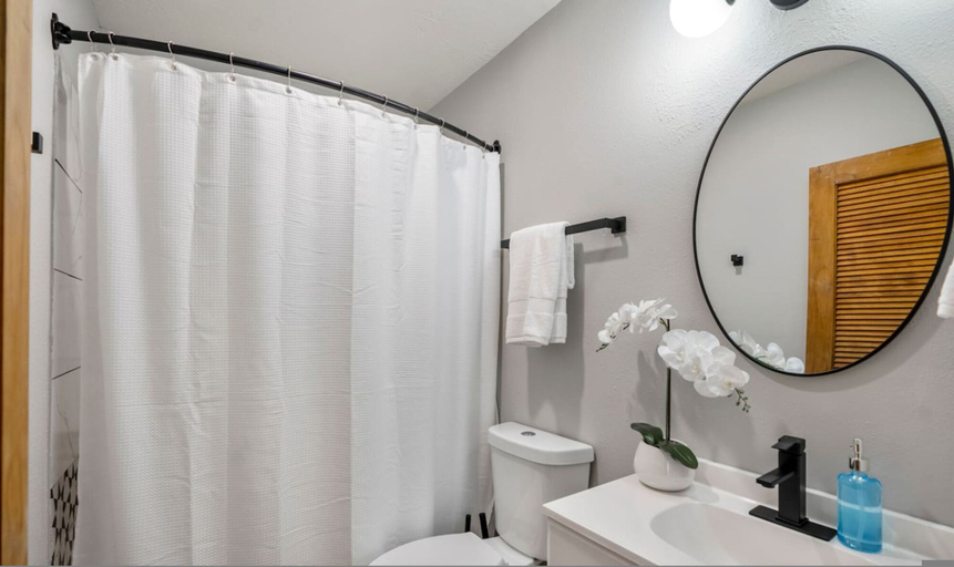 Room 3, Gated Studio Near Downtown Houston and NRG, Houston