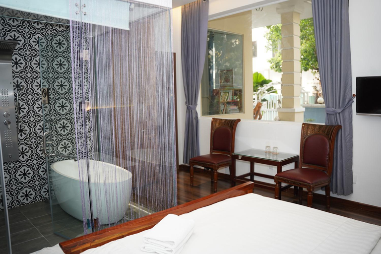 Bedroom 3, Fun Hotel, District 7