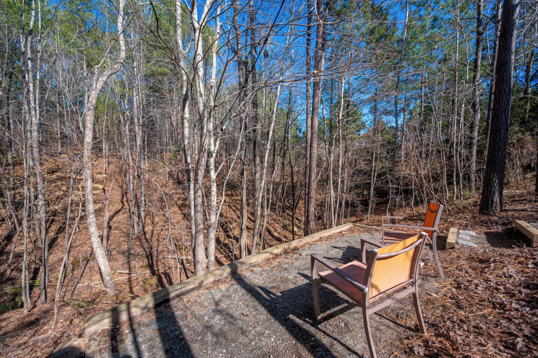 Interior 5, Modern 3-br Townhome w Private Backyard Near RTP, Wake