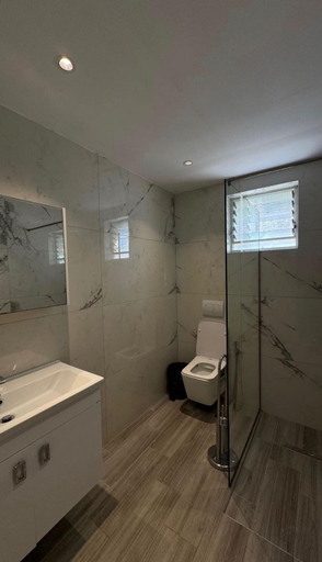 Bathroom, Vila Eduart, Sarandës