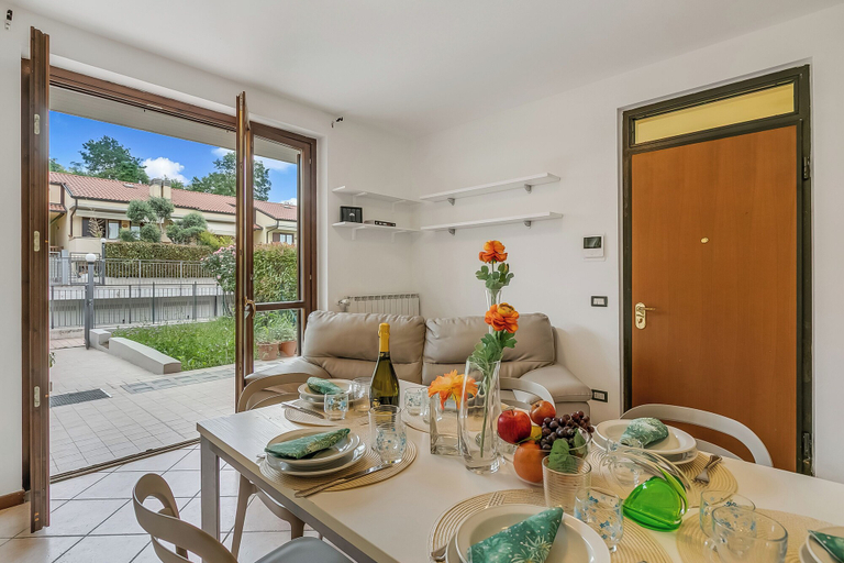 Dining 5, Juliette House: Shared Pool & Relax, Brescia
