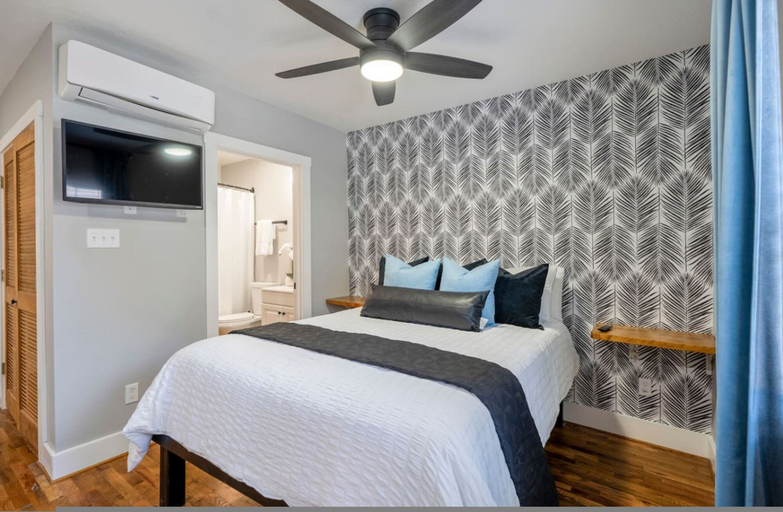 Room 5, Gated Studio Near Downtown Houston and NRG, Houston