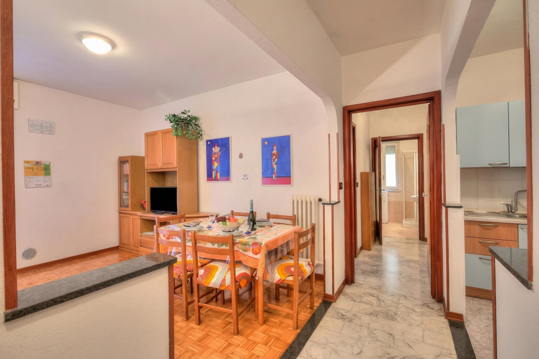 Dining 4, Casa Letizia few min From sea Outdoor Dining for 4, Imperia