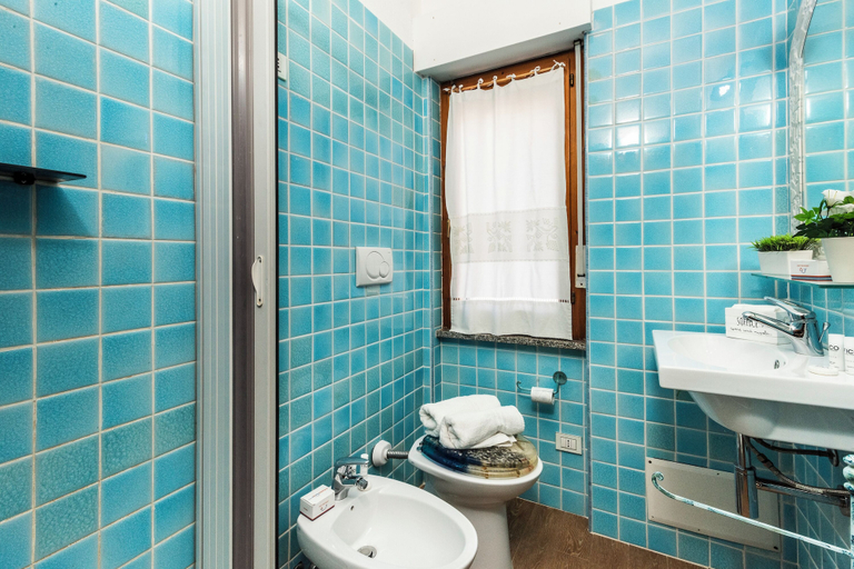 Bathroom 3, Casa La Boa, Sassari