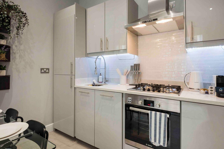 Others 5, Comfy Bayswater Apartment, London