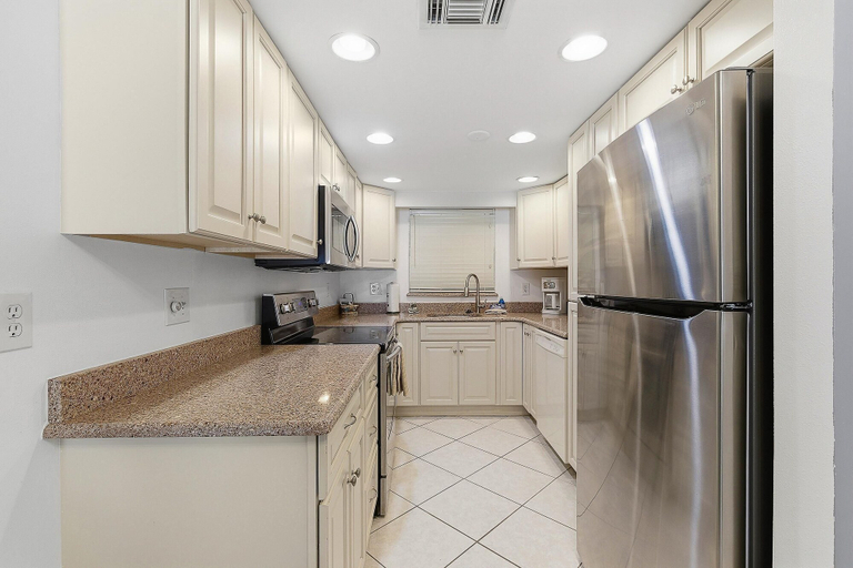 Private kitchen 3, Oasis 21, Volusia