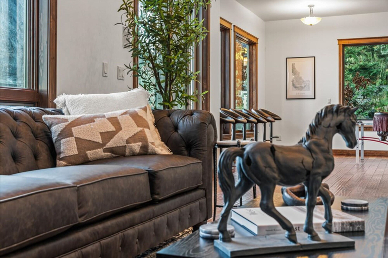 Room 4, Deja View in Hayden With 5 Bedrooms and 6 Bathrooms, Kootenai