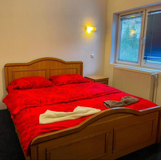 Others 5, Hotel Gryka, Peć