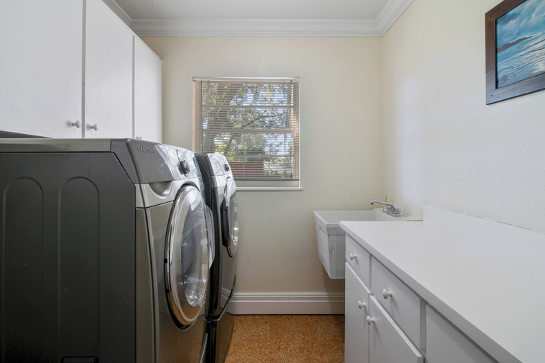 Interior 2, Rustic Hideaway - Great Location + Pet Friendly!, Orange