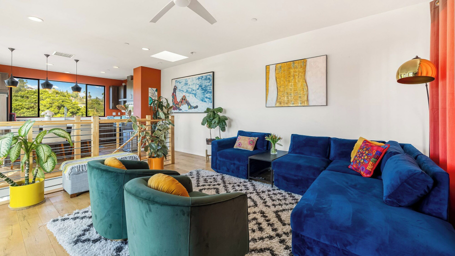 Interior 4, Silverlake Sunset Treehouse Art-filled Escape w/ Jacuzzi + Sauna Avantstay, Los Angeles