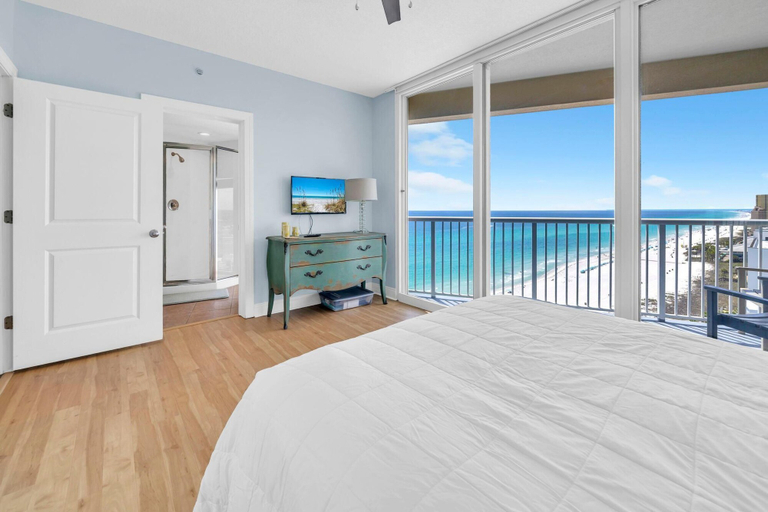 Room 4, Palazzo 908, Bay