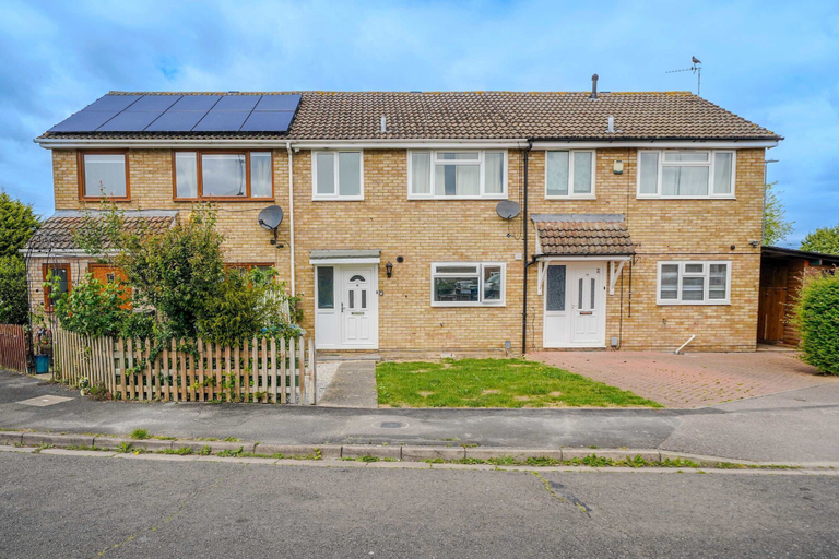 Room 5, Cosy 3 bed House in Aylesbury, Buckinghamshire