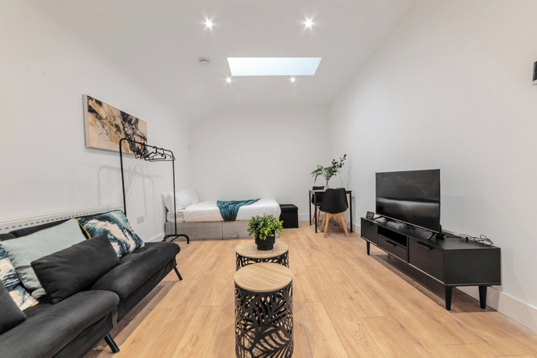 Room 3, Central - Sleeps 2 - Near Transport - Paid Parking, Kent
