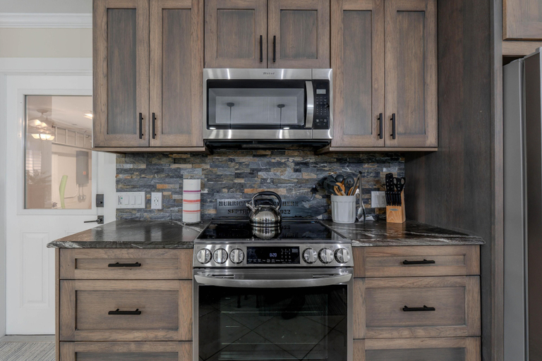 Private kitchen 2, The Sunseeker, Lee