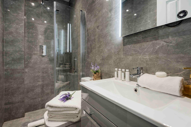 Bathroom 3, Comfy Bayswater Apartment, London