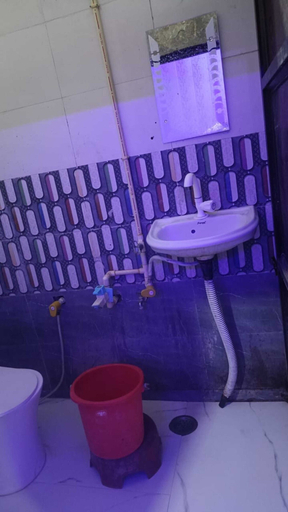 Bathroom 2, Hotel Shri Narayan, Satna