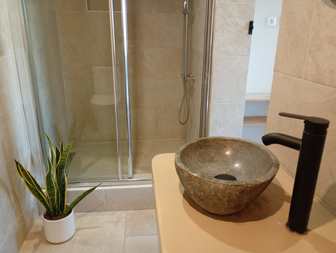 Bathroom 2, Murfacem, Almada