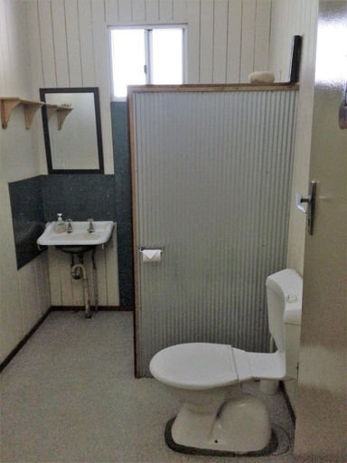 Others 3, Bluff Hotel, Duaringa